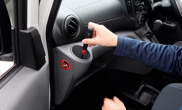 NV200バネット グローブボックスの取外し方 - オグショーオフィシャル 