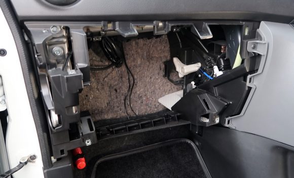 NV200バネット グローブボックスの取外し方 - オグショーオフィシャル 