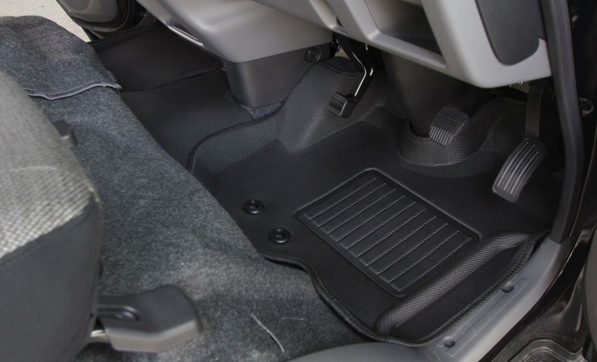 NV350キャラバンのトランポユーザーにもおすすめの立体フロアマット