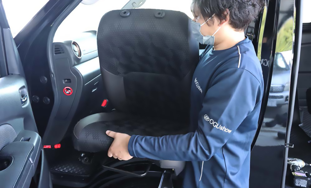 キャラバンのリヤシート新車外し NV350キャラバン フロントシートの外し方 - YouTube