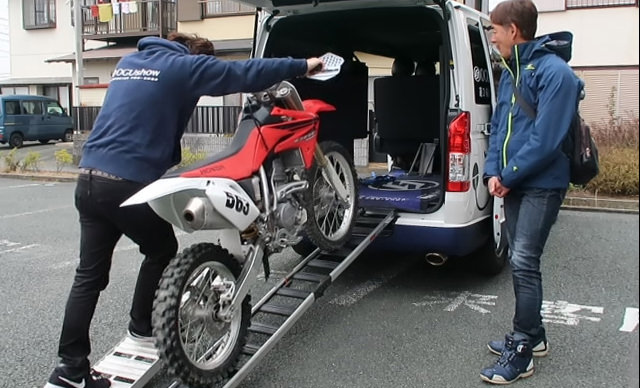 トランポ初心者の新人スタッフがバイクの積載を体験 オグショーオフィシャルネットストアブログ