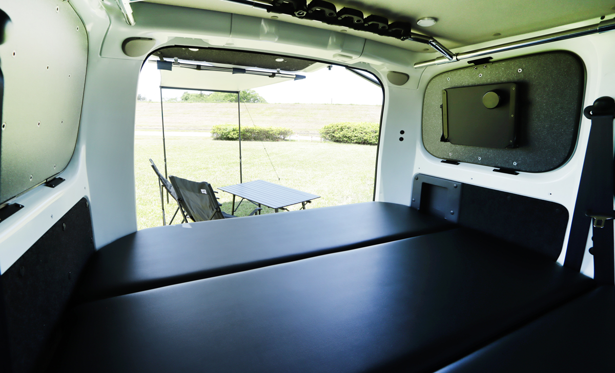 NV200バネットにベッドキットを取付けて快適な車中泊を楽しもう